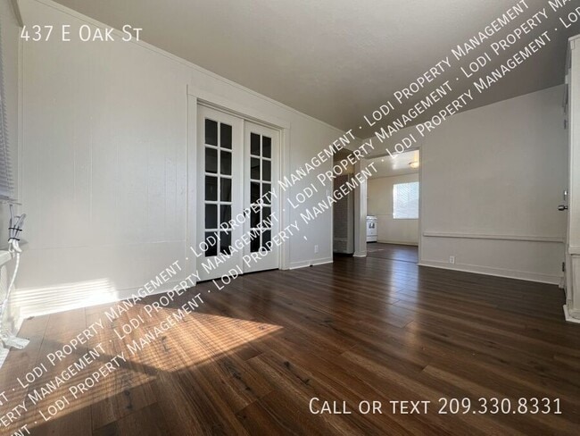 Building Photo - 437 E Oak St