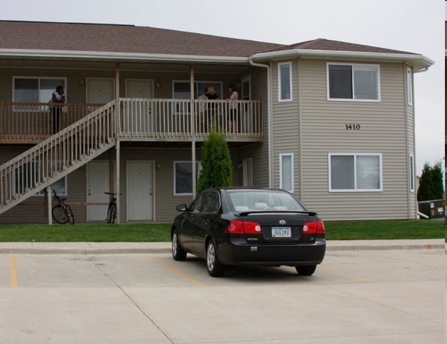 Foto del edificio - Hawkeye Village Apartments