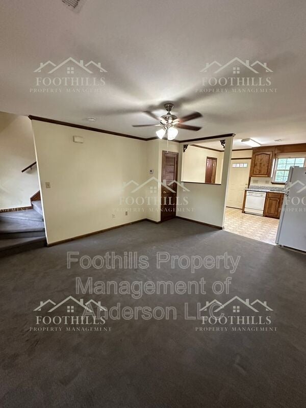 Building Photo - 415 Nelson Dr