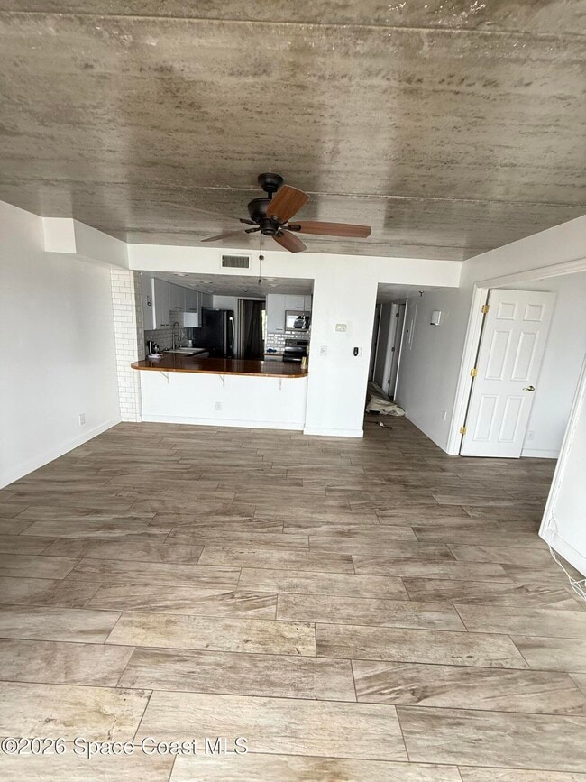 Building Photo - 1540 Riverside Dr