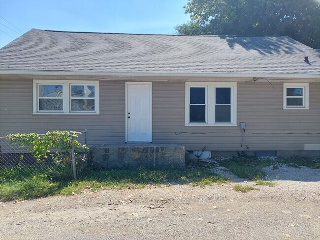 Building Photo - **MOVE IN SPECIAL - $300 off first months ...