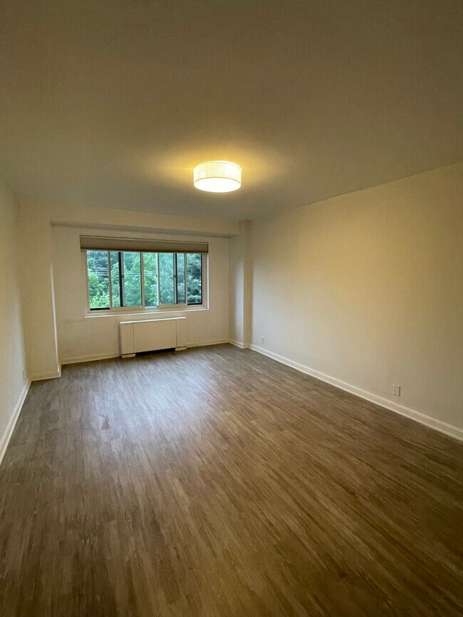Bedroom - 4201 Cathedral Ave NW