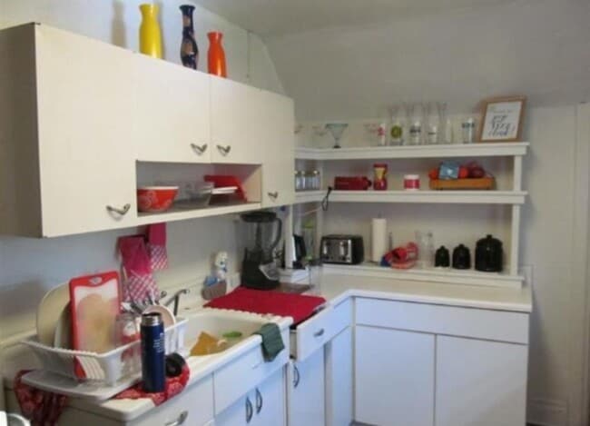 Building Photo - 411 S Simon St