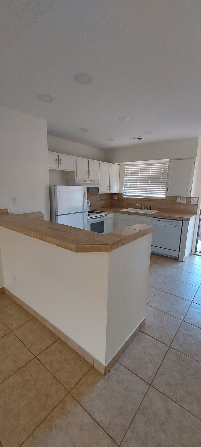 Foto del edificio - 1602 Lindley Dr
