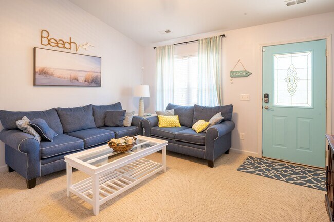 Foto del edificio - FURNISHED OFF-SEASON MONTHLY RENTAL - AVAI...