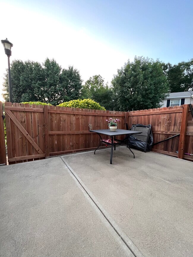 Patio - 1001 Avenue H