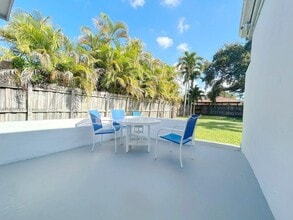 Building Photo - 121 SW 51st Ave