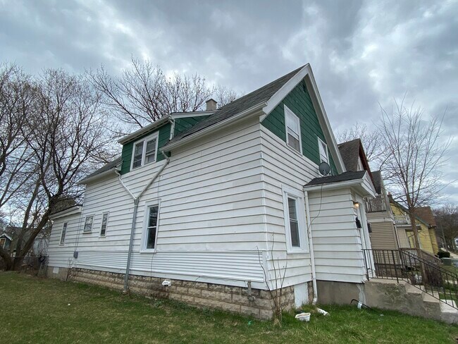 Building Photo - 3220 N Achilles St