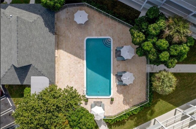 Building Photo - 2724 Vandiver Dr