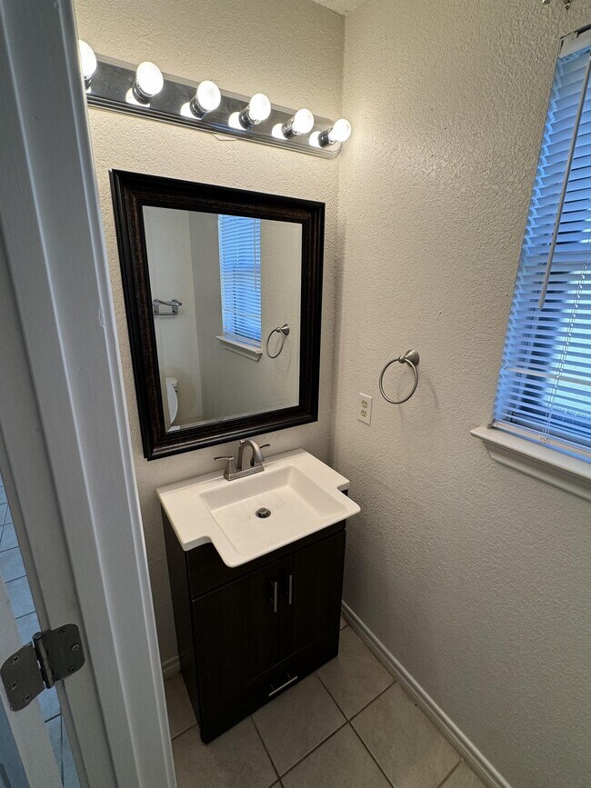 Foto del edificio - 1506 Jefferis Ave