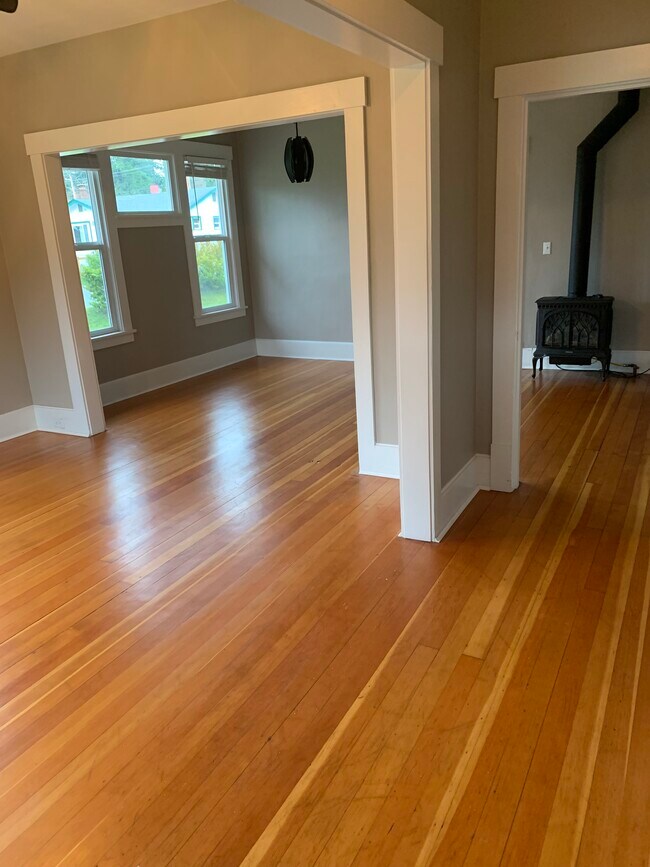 Living area from door - 2404 Old Lakeway Dr