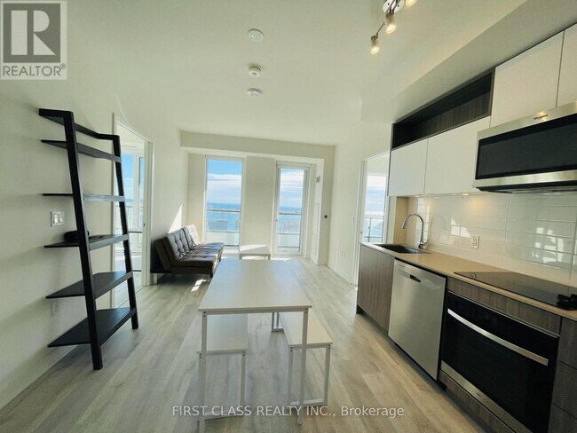 Building Photo - 70 Princess St