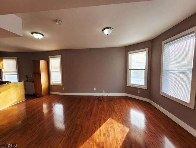 Foto del edificio - 146 Hollywood Ave