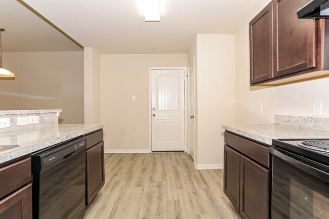 Photo - 2048 Oakwood Forest Dr House