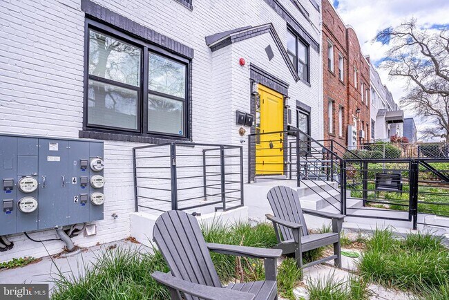 Foto del edificio - 1230 Queen St NE