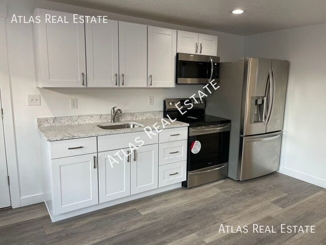 Building Photo - Gorgeous Remodeled Studio | Scenic Cottonw...