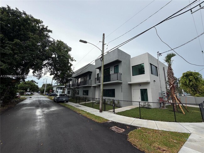 Foto del edificio - 6480 NE 1st Ave