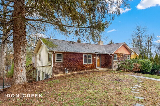 Building Photo - Beautifully Updated Three-Bedroom Rancher ...
