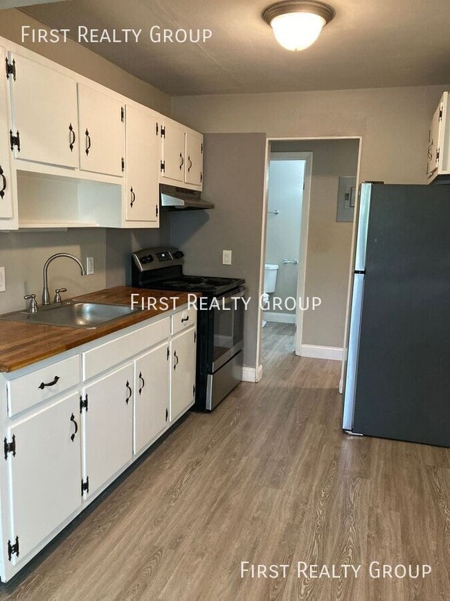 Foto del edificio - 5620 N Main St