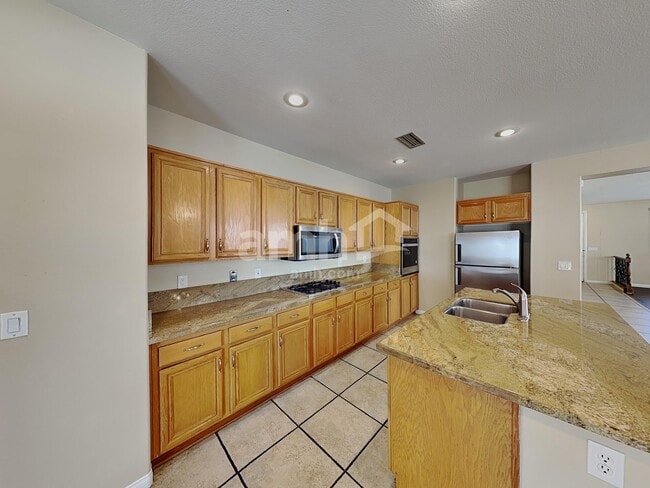 Building Photo - 903 Golden Poppy St