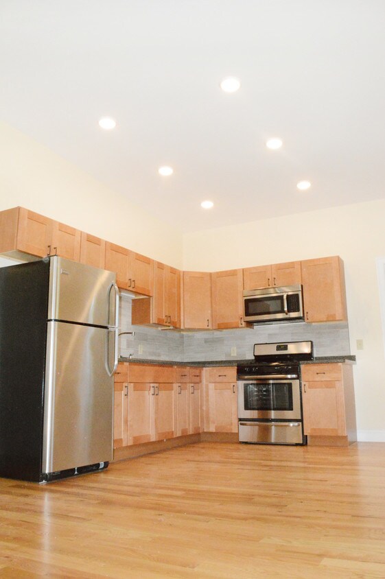 87 North St, Burlington, VT 05401 Apartments in Burlington, VT