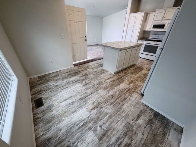 Building Photo - 4400 W Florida Ave