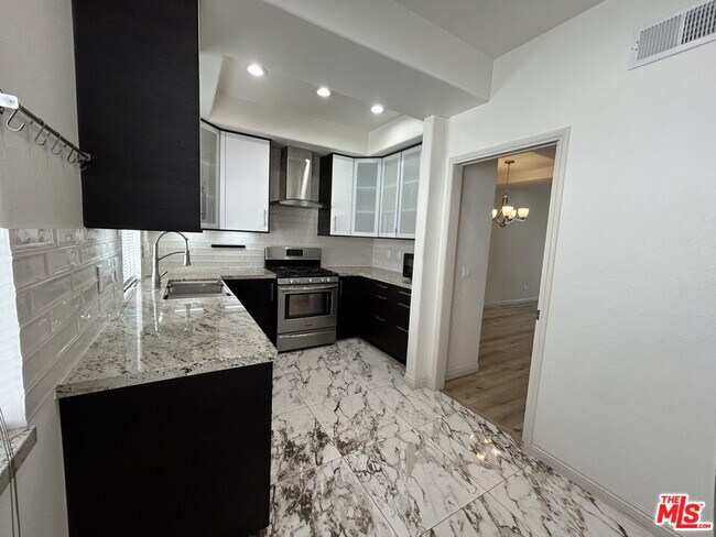 Foto del edificio - 5145 Yarmouth Ave