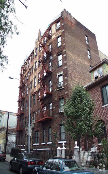 Primary Photo - 2640 Davidson Ave