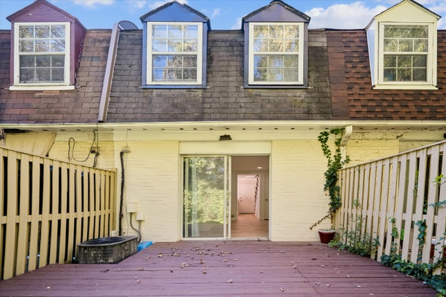 Photo - 1925 Dutch Village Dr Townhome