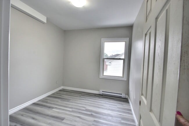 Building Photo - 40-40 Maple St