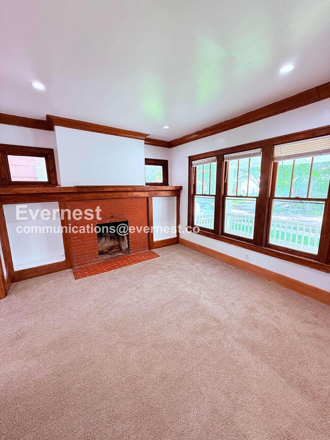 Building Photo - 4 Bed/2 Bath Home with Fenced Yard / Vouchers Accepted / Available Soon!