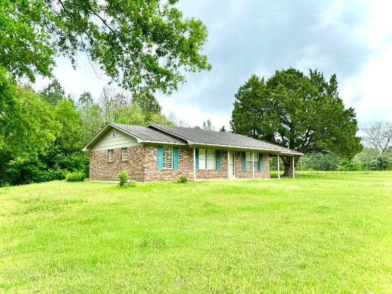 Primary Photo - 358 Center Rd