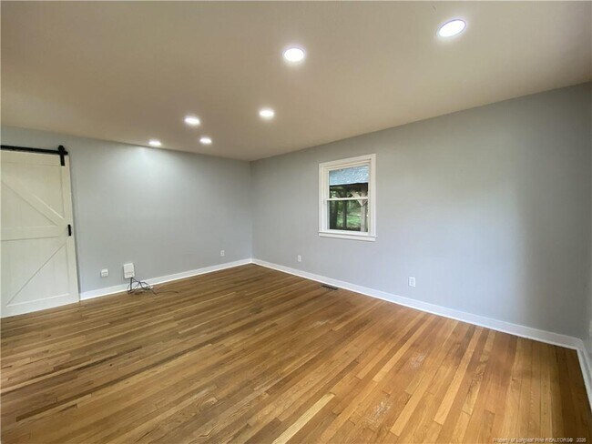 Building Photo - 290 Lemont Dr