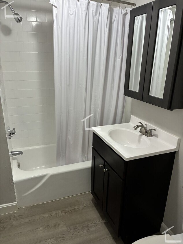 Foto del edificio - GREAT 1Br/1Bth, newly renovated bathroom and kitchen.