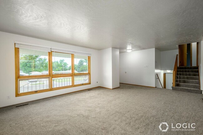 Building Photo - Beautiful Home in South Ogden!