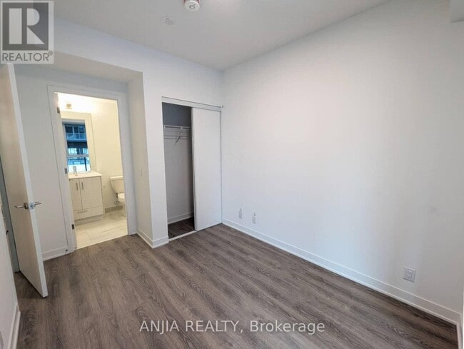 Building Photo - 180 Front St E