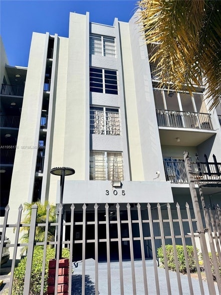 Photo - 305 W 68th St Apartment