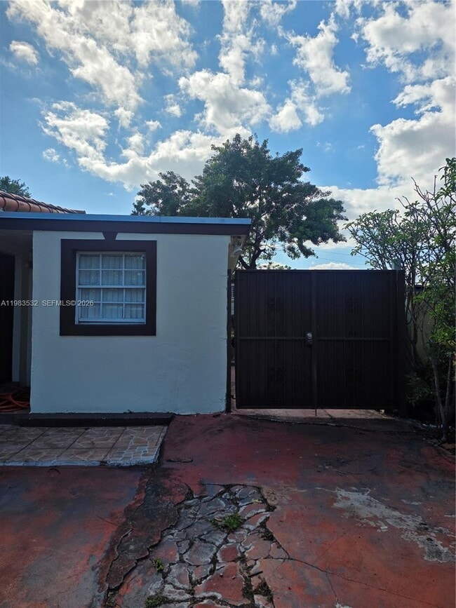 Building Photo - 2210 SW 89th Ct