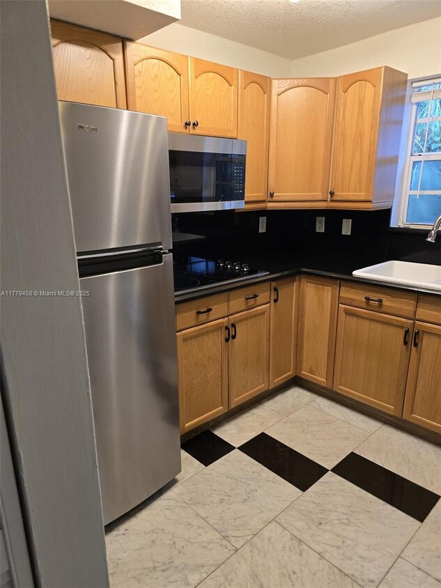 Primary Photo - 7510 SW 152nd Ave