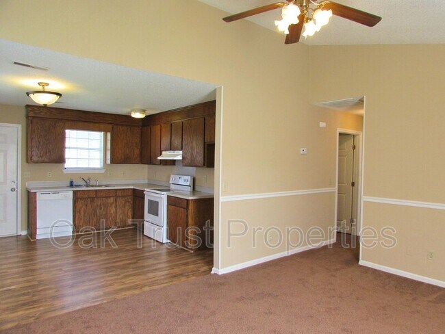 Building Photo - 1006 Tj Ln