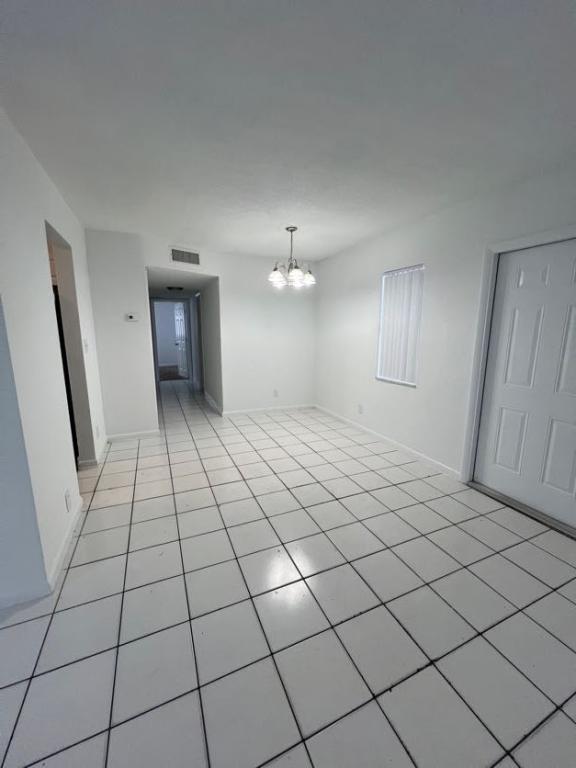 Building Photo - 370 Sunshine Dr, #L1