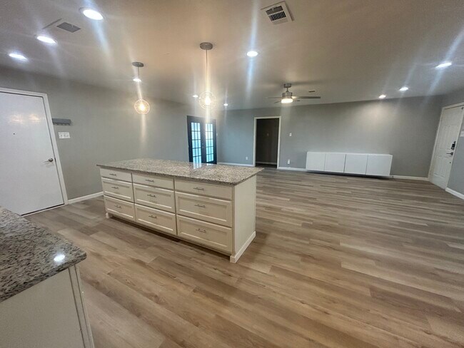 Foto del edificio - 5249 Dazzle Dr