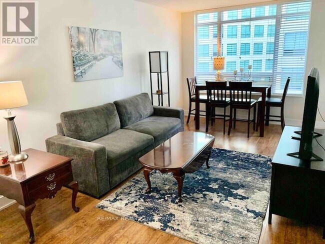 Photo du bâtiment - 20 Blue Jays Way