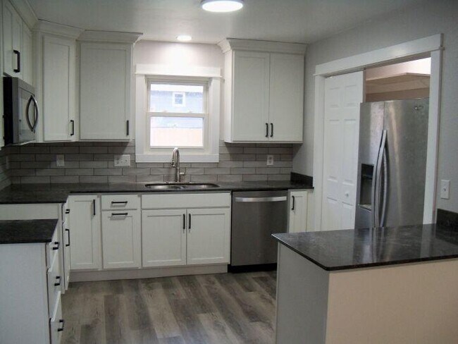 Building Photo - 6 bedroom in Billings MT 59105