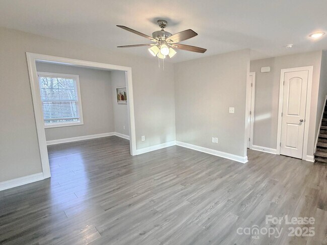 Foto del edificio - 921 Pineridge St SE