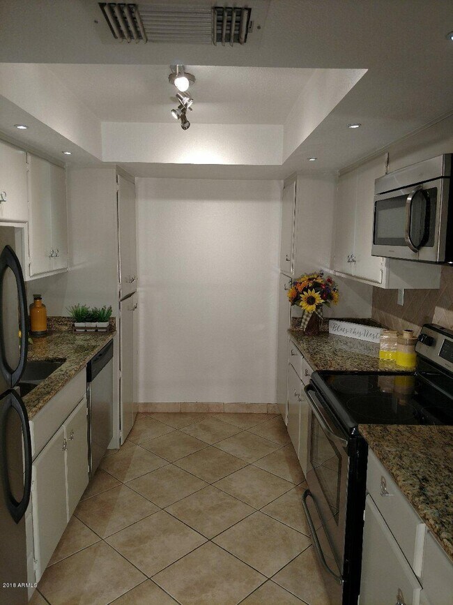 Foto del edificio - 3825 E Camelback Rd