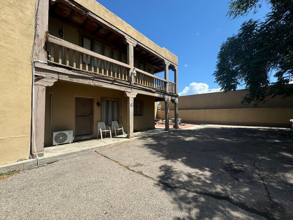 Primary Photo - 400 Rio Grande Blvd NW