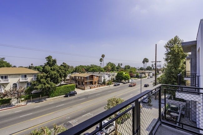 Building Photo - THE BURBANK - NILO RESIDENTIALS