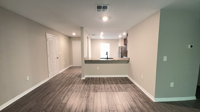 Building Photo - 3 Bed 2 bath Home nestled on a Cul-d-Sac i...