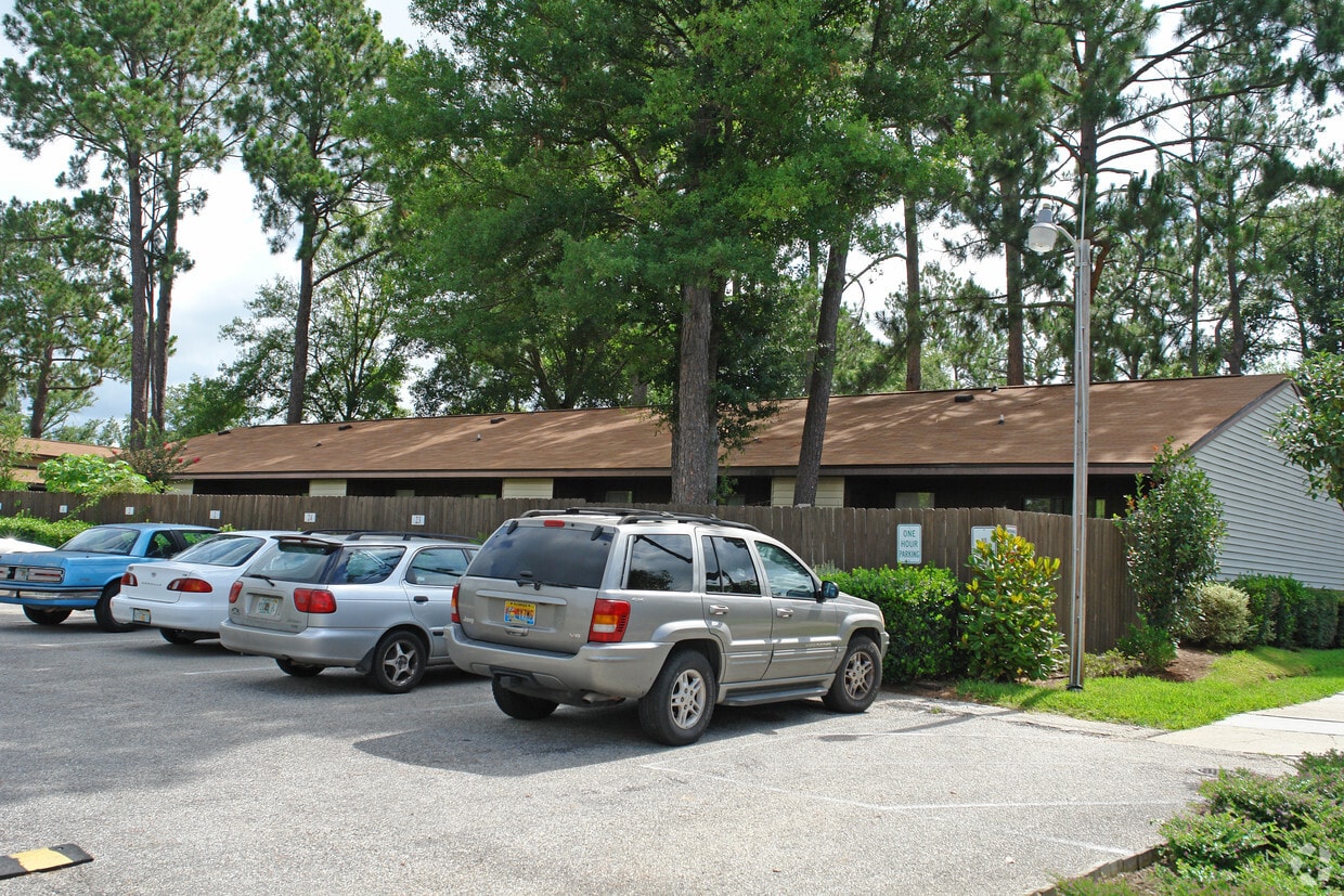 Building Photo - Myrtle Grove Villas